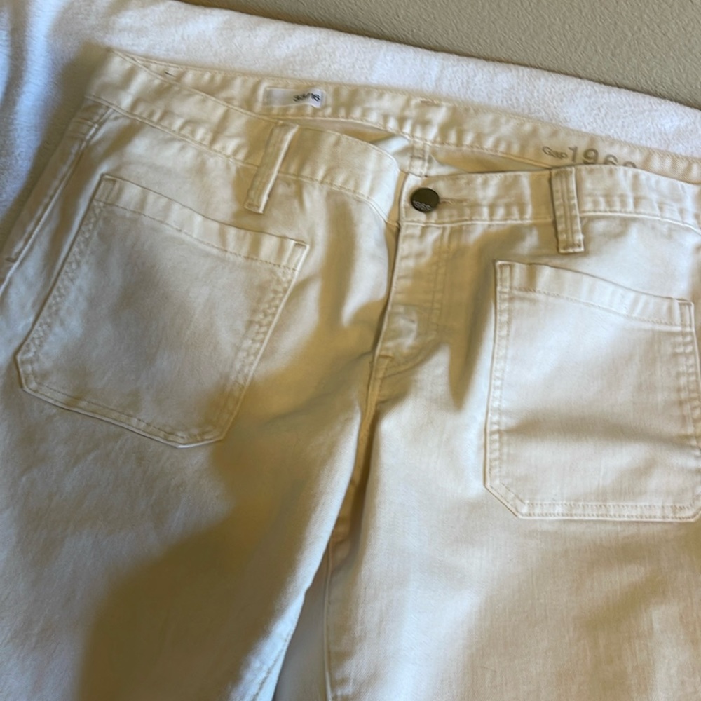 Gap 1969 cream colored crop denim